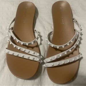 Women’s white studded madden girl size 7 sandals